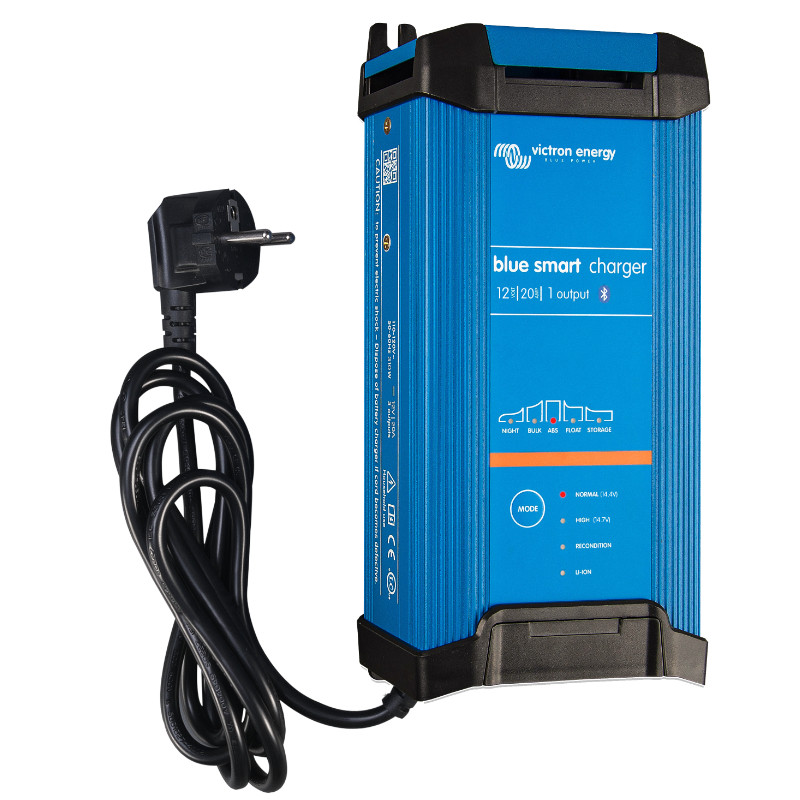 Blue Smart IP22 Charger 12/20 (1)