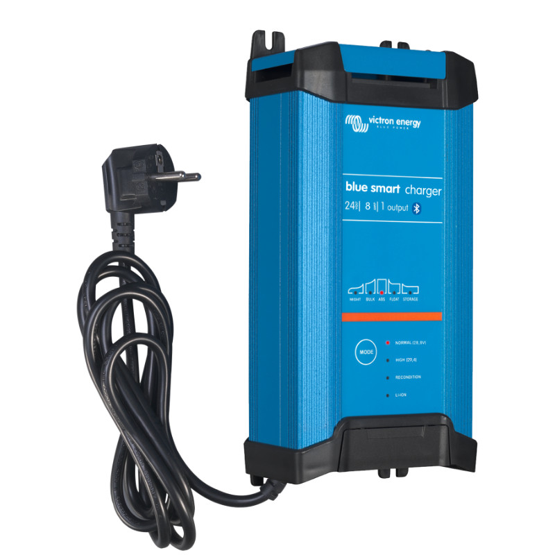 Blue Smart IP22 Charger 24/8 (1)